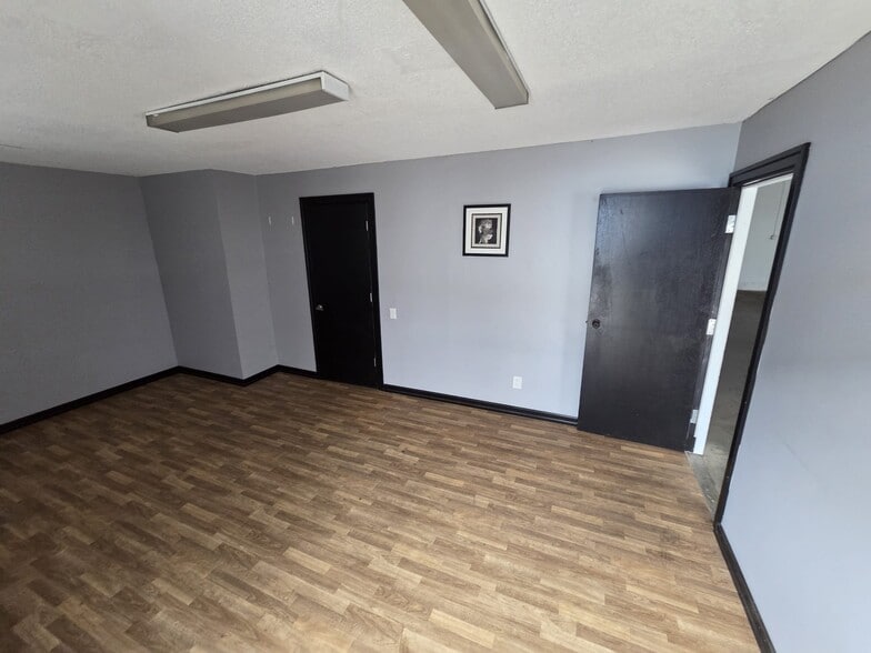 More Photos Of 20111-20121 Industrial Ave, Langley Warehouse For Lease