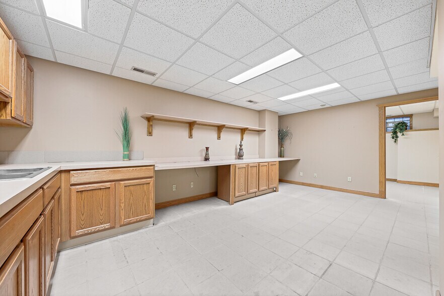 More Photos Of 8050 Corporate Cir, North Royalton Office For Lease