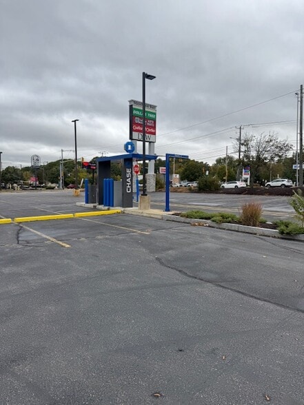 More Photos Of 1051 S Willow St, Manchester Bank For Lease