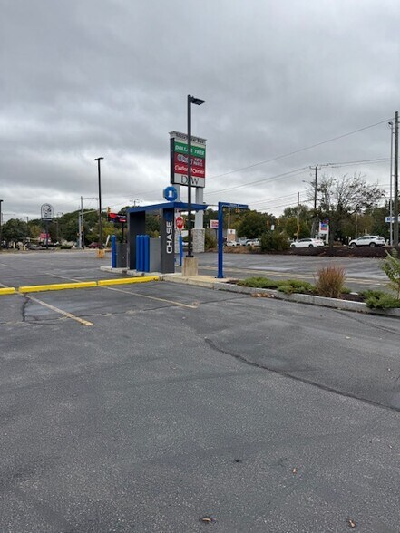 More Photos Of 1051 S Willow St, Manchester Bank For Lease