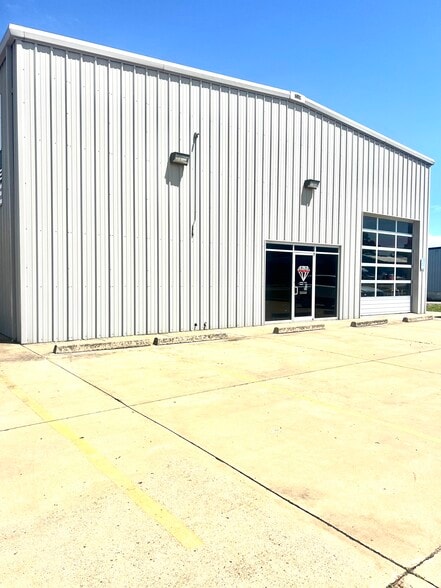 More Photos Of 3104 Prosperity Dr, Jonesboro Flex For Sale