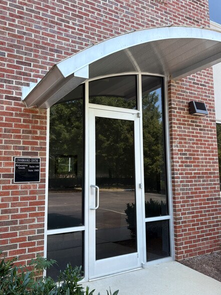 More Photos Of 2435 Lynn Rd, Raleigh Office For Sale