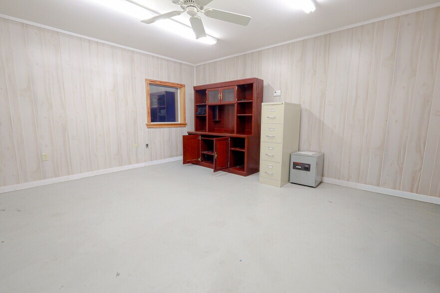 More Photos Of 4307 Highway 270 E, Mount Ida Flex For Sale