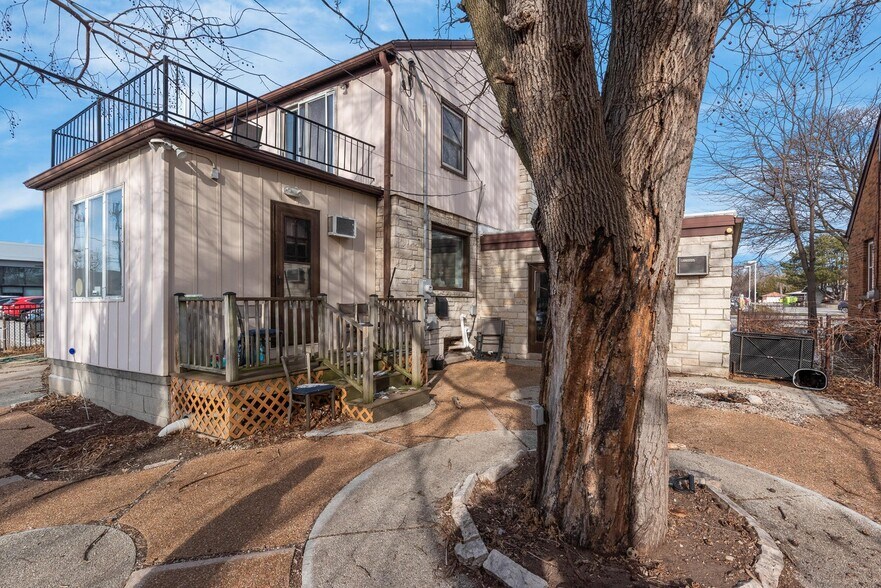 More Photos Of 1405 W Silver Spring Dr, Milwaukee Veterinarian Kennel For Sale