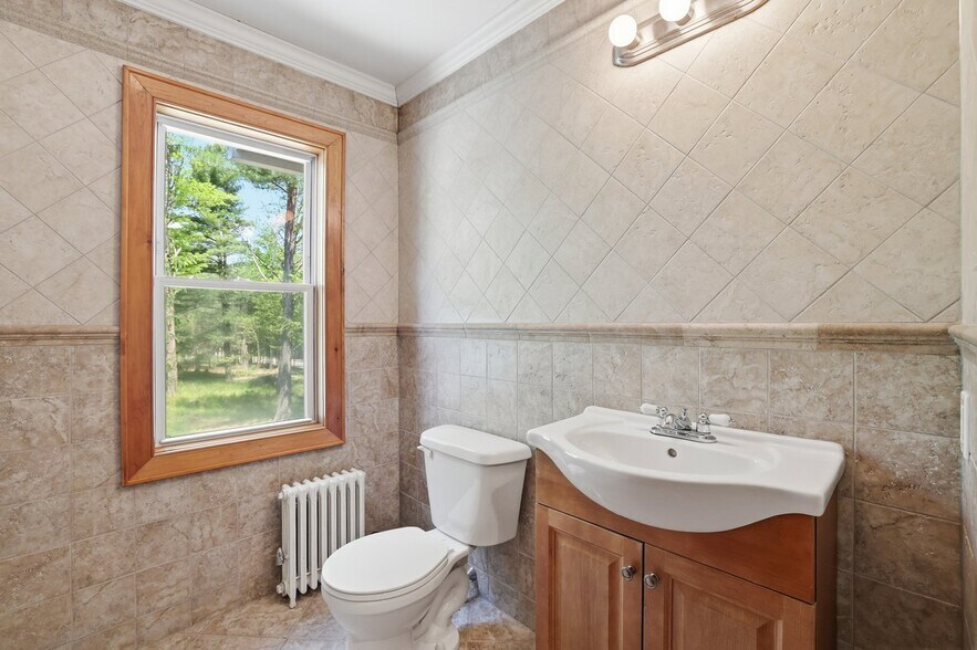 More Photos Of 1015 PA-390, Greentown Hospitality For Sale