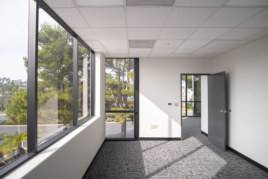 More Photos Of 2320 Cousteau Ct, Vista Light Manufacturing For Sale