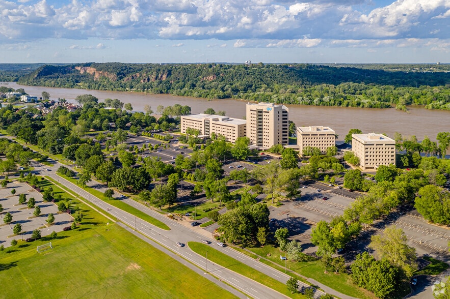 More Photos Of 1 Allied Dr, Little Rock Office For Sale