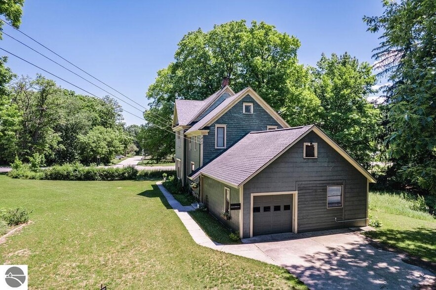 More Photos Of 2287 S Main St, Central Lake Hospitality For Sale