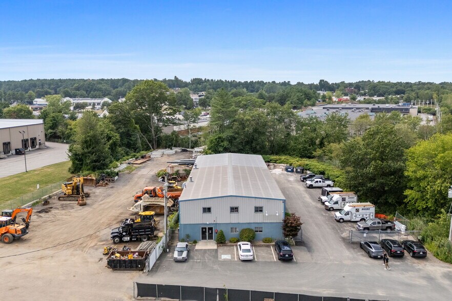 More Photos Of 26 Bixby Ave, Middleton Warehouse For Lease