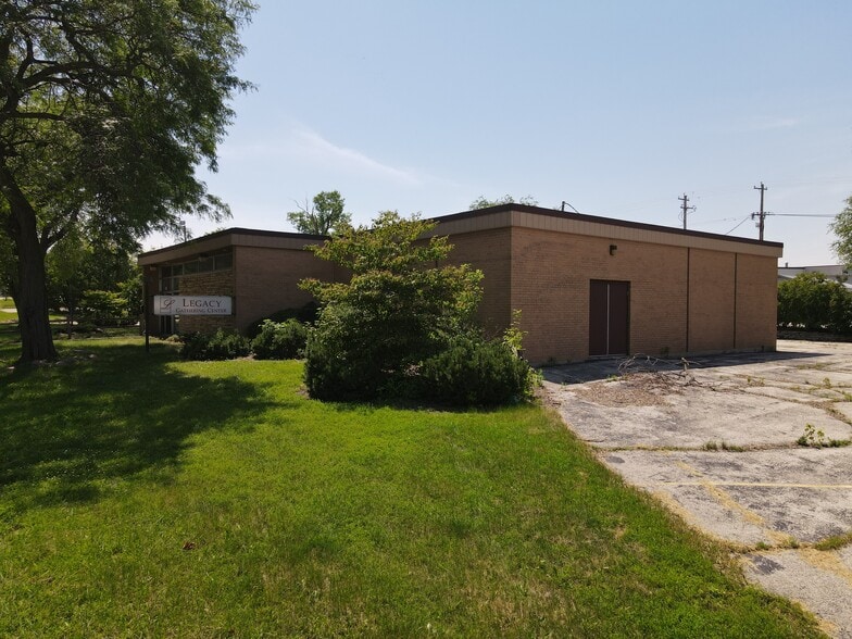 More Photos Of 838 S Fisk St, Green Bay Funeral Home For Sale