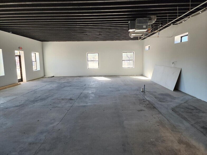 More Photos Of 726 E Monroe Ave, Buckeye Light Distribution For Lease