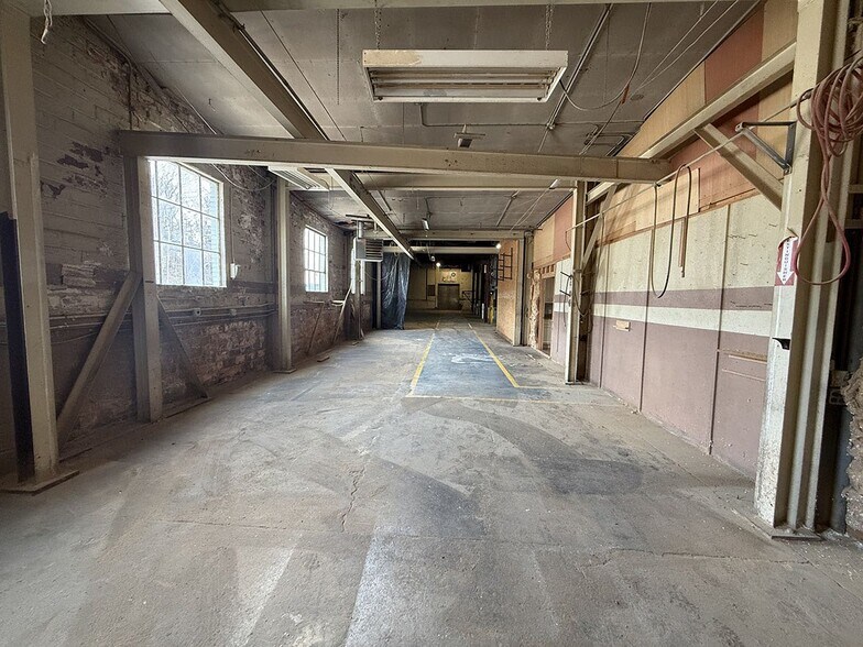 More Photos Of 218 Mechanic St, Waterville Manufacturing For Lease