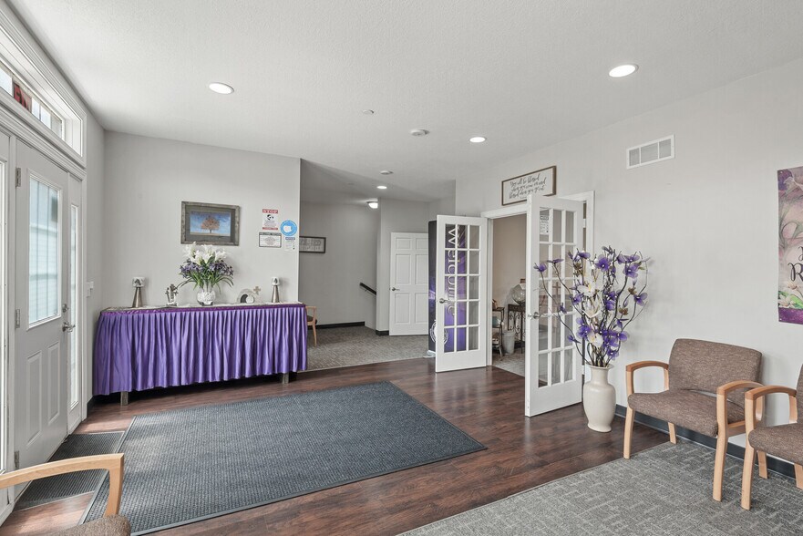 More Photos Of 1701-1713 Southcross Dr W, Burnsville Loft Creative Space For Sale