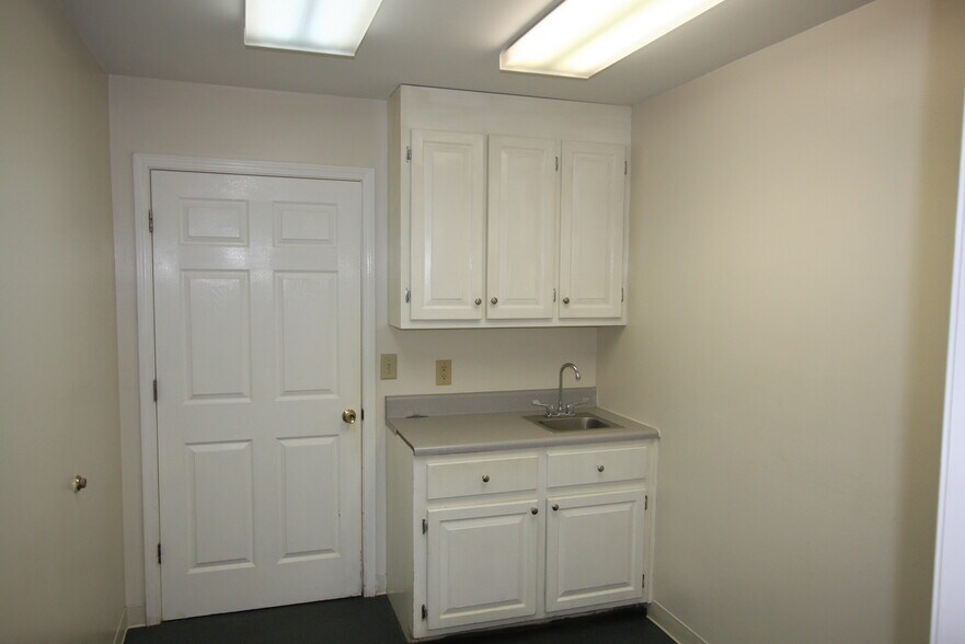 More Photos Of 691 N Cave Spring St, Cedartown Specialty For Sale