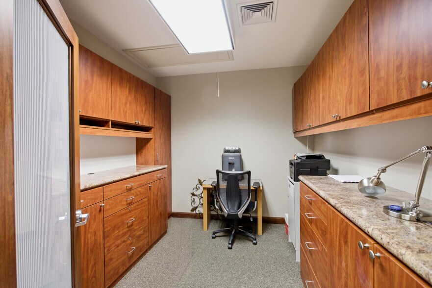 More Photos Of 400 Sugartree Ln, Franklin Office For Lease