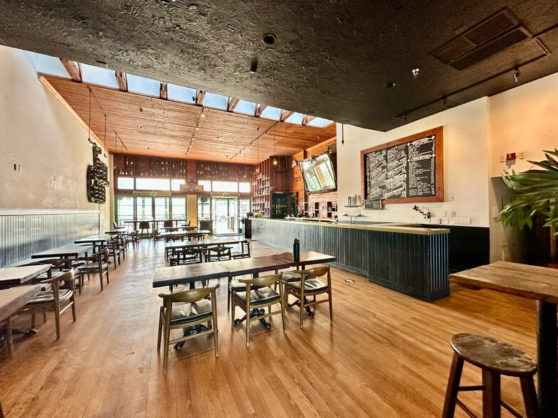 More Photos Of 256 Santa Monica Pier, Santa Monica General Retail For Lease