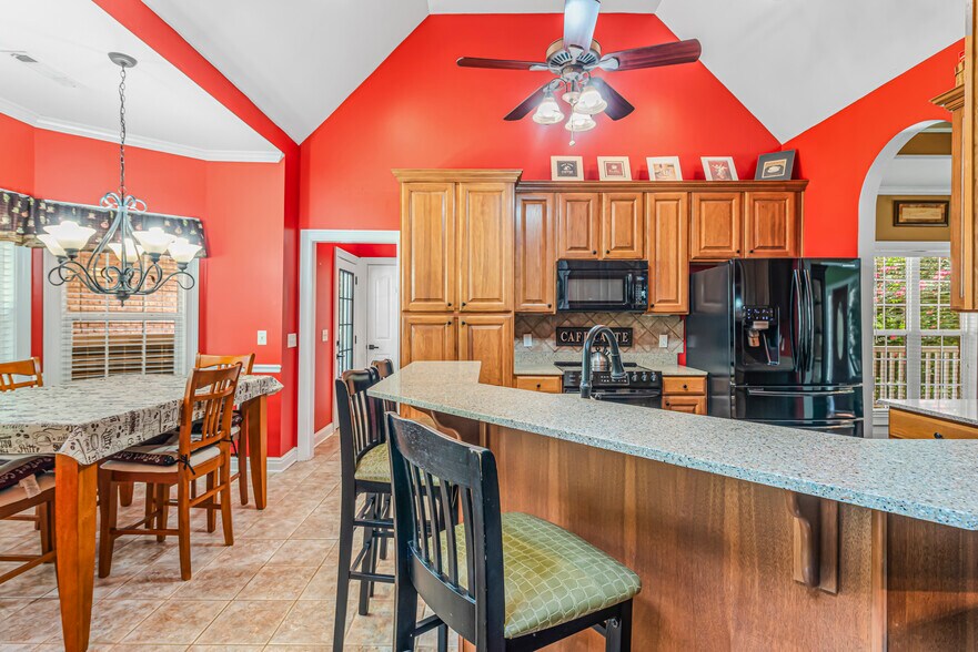 More Photos Of 170 St Gabriel Way, Fayetteville Light Manufacturing For Sale