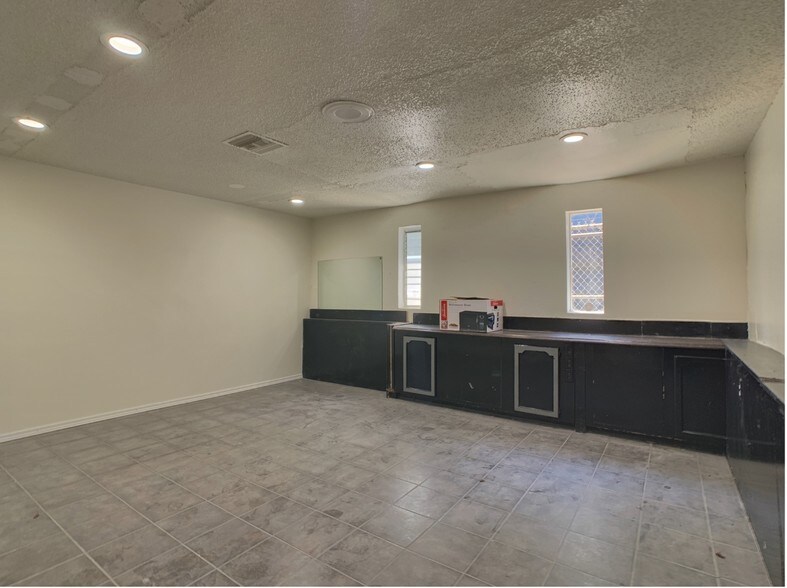 More Photos Of 1267-1273 Broadway St, El Cajon Storefront For Lease