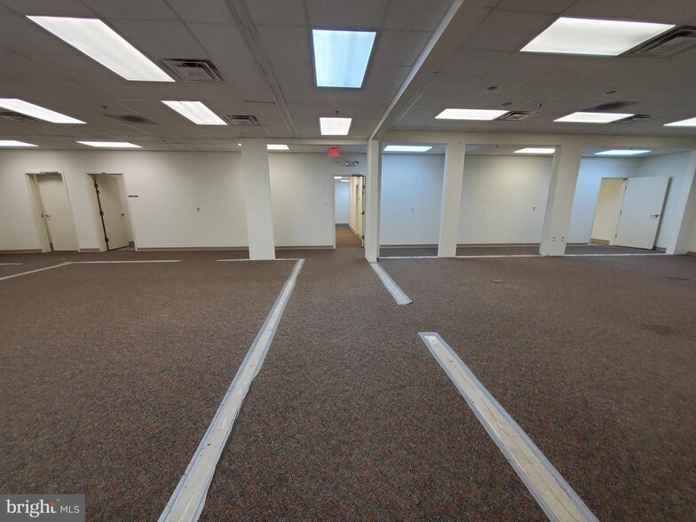 More Photos Of 3619 Richmond Hwy, Stafford Light Distribution For Sale