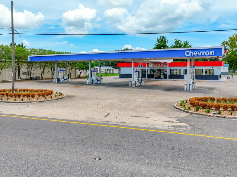 Primary Photo Of 24445 Eden St, Plaquemine Service Station For Sale