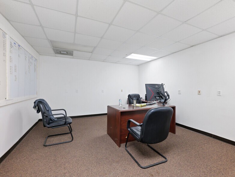 More Photos Of 2567 Athens Hwy, Gainesville Warehouse For Lease