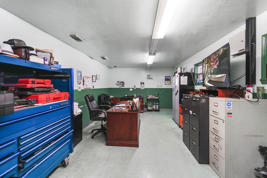 More Photos Of 502 Washington St, South Houston Warehouse For Sale