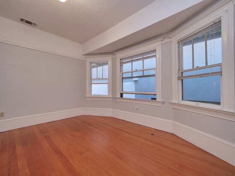More Photos Of 1901-1903 H St, Sacramento Apartments For Sale