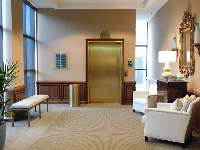 More Photos Of 211 King St, Charleston Office For Lease