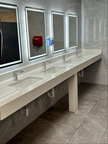 More Photos Of 2950 W Cypress Creek Rd, Fort Lauderdale Medical For Lease