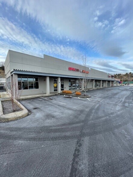 More Photos Of 395-425 NE Stadium Way, Pullman Freestanding For Lease