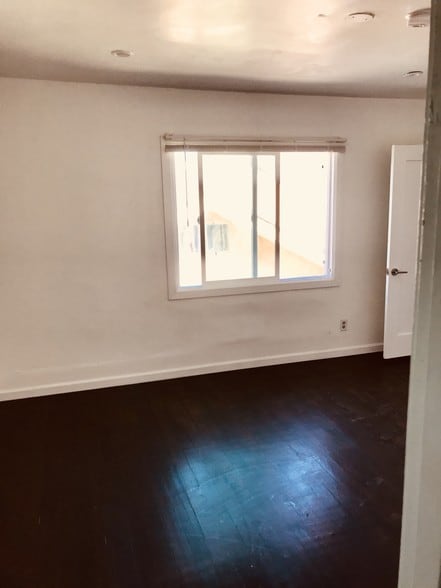 More Photos Of 208 N Coronado St, Los Angeles Apartments For Sale
