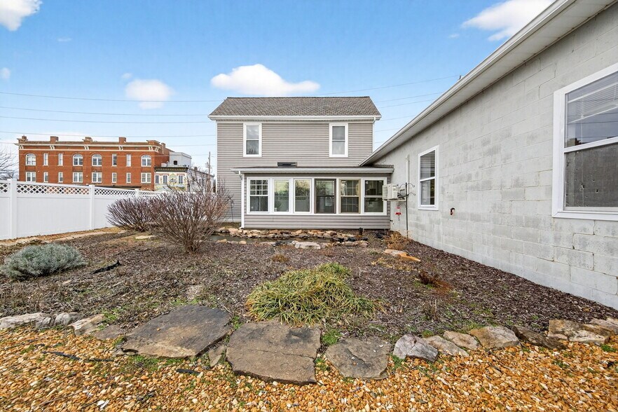 More Photos Of 114-116 E Orleans St, Pacific Office For Sale