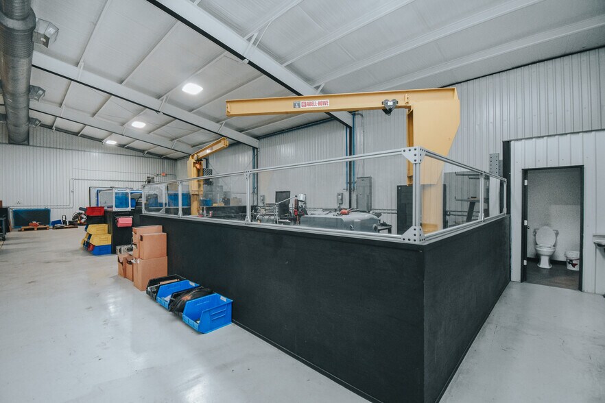 More Photos Of 13102 N Navarro St, Victoria Flex For Lease