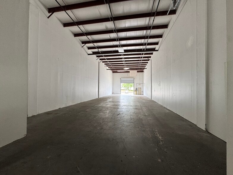 More Photos Of 4333 Silver Star Rd, Orlando Warehouse For Sale
