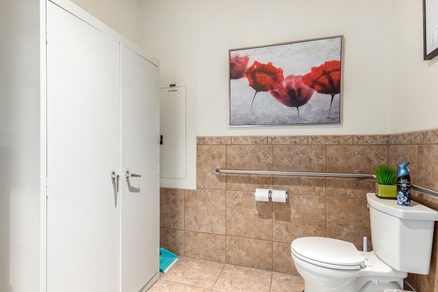 More Photos Of 4045 E Union Hills Dr, Phoenix Medical For Sale