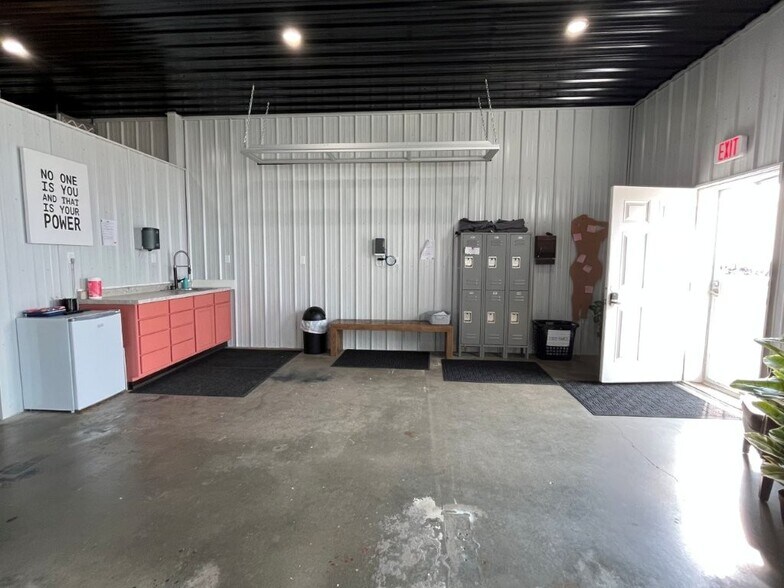 More Photos Of 1710 E Grand Xing, Mobridge Office For Sale