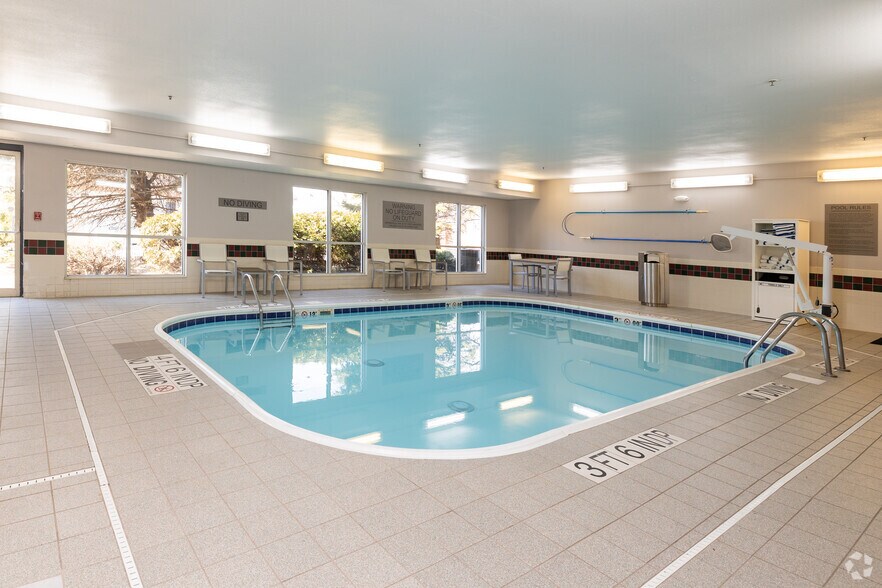 More Photos Of 541 W Dussel Dr, Maumee Hotel For Sale