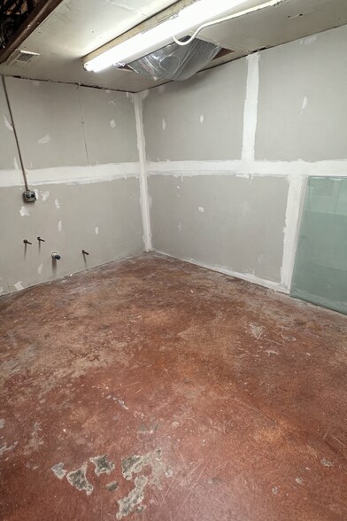 More Photos Of 8182 E Brainerd Rd, Chattanooga General Retail For Lease