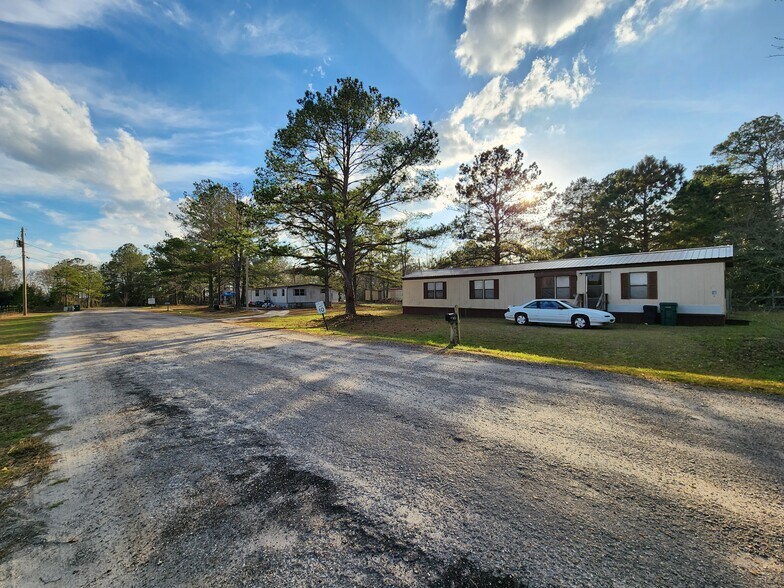 Primary Photo Of 35 Meadowbrook Trailer Park, Clayton Trailer Camper Park For Sale
