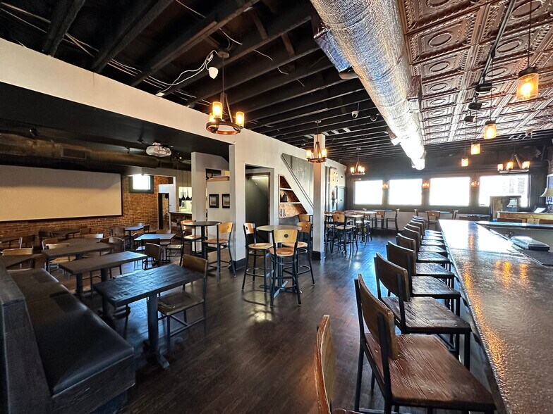 More Photos Of 917 W 44th St, Kansas City Restaurant For Sale