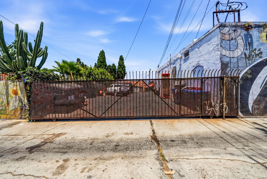 More Photos Of 586 W Avenue 28, Los Angeles Warehouse For Lease