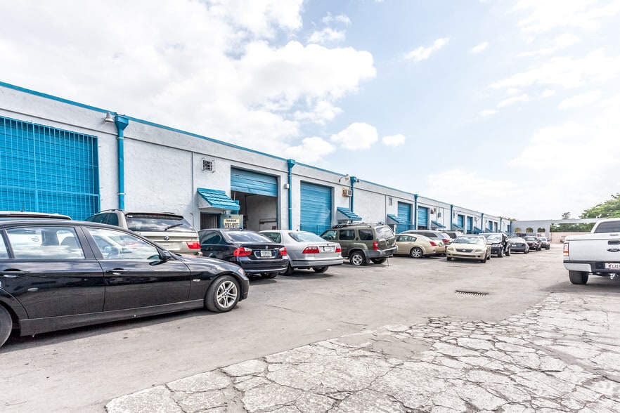 More Photos Of 13091 Port Said Rd, Opa Locka Warehouse For Lease