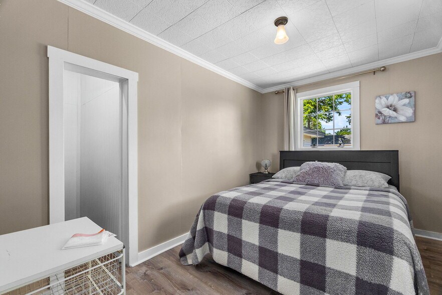 More Photos Of 402 Montesano St, Westport Flex For Sale