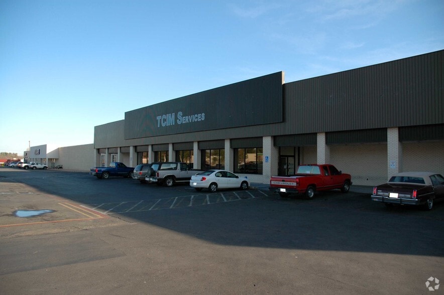 More Photos Of 3064 Clarksville St, Paris Unknown For Lease