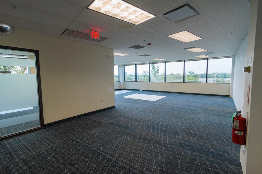 More Photos Of 650 E Algonquin Rd, Schaumburg Office For Lease