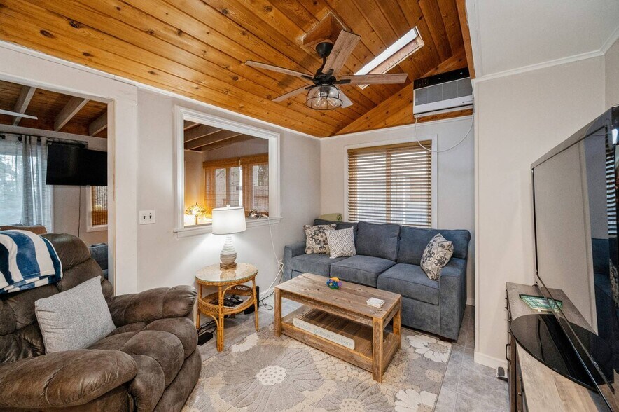 More Photos Of 14 E Landing Rd, Hampton Bays Multifamily For Sale