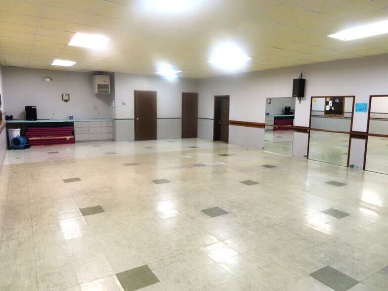 More Photos Of 275 Main St, Saegertown Storefront Retail Residential For Sale