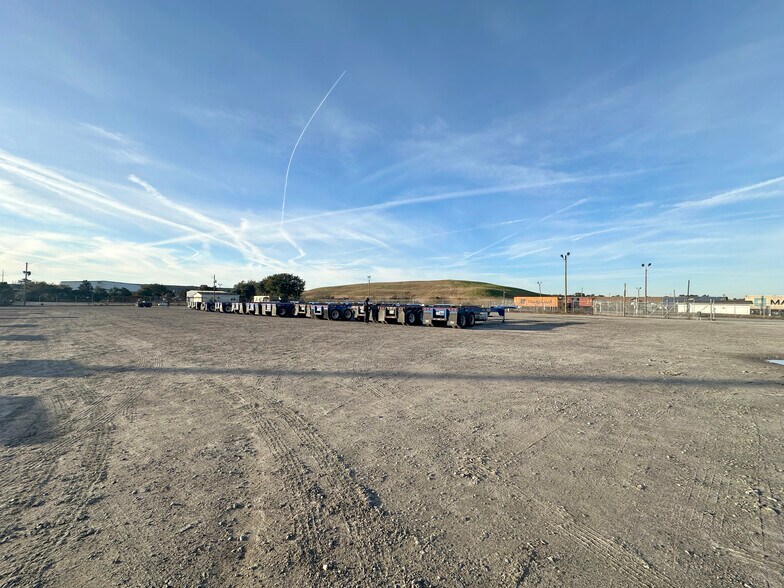 More Photos Of 18 Gulfstream Rd, Savannah Land For Lease