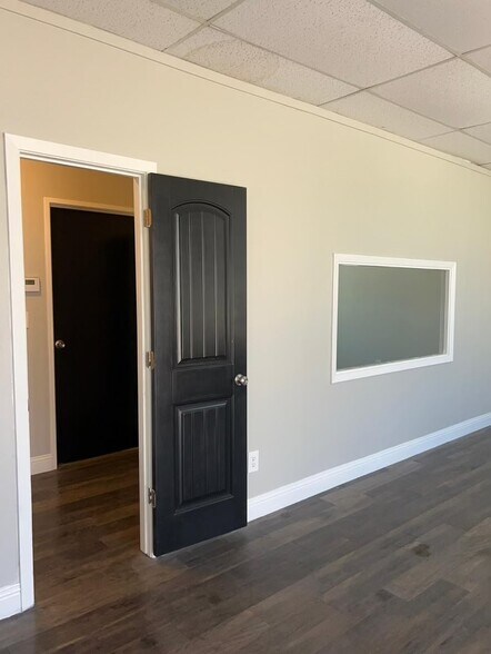 More Photos Of 1702 S State Highway 121, Lewisville Self Storage For Lease