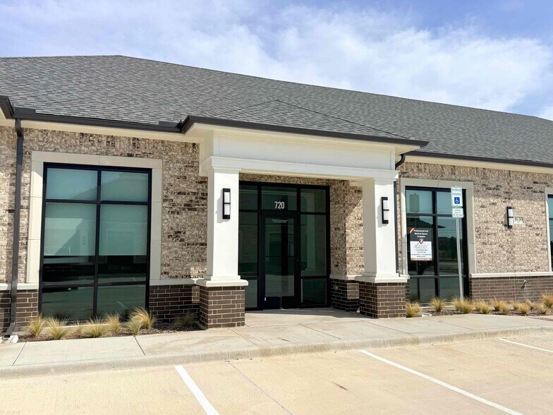 More Photos Of 1630 W Prosper Trl, Prosper Unknown For Lease